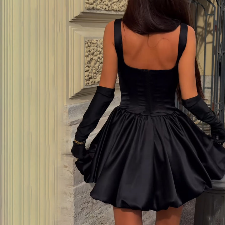 Damen schwingendes Abendkleid mit elegantem Taft-Oberteil und voluminösem Rock Echo Archiv