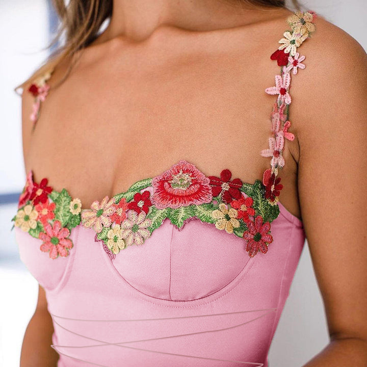 Damen verspieltes Minikleid mit floralem Spitzenoberteil Echo Archiv