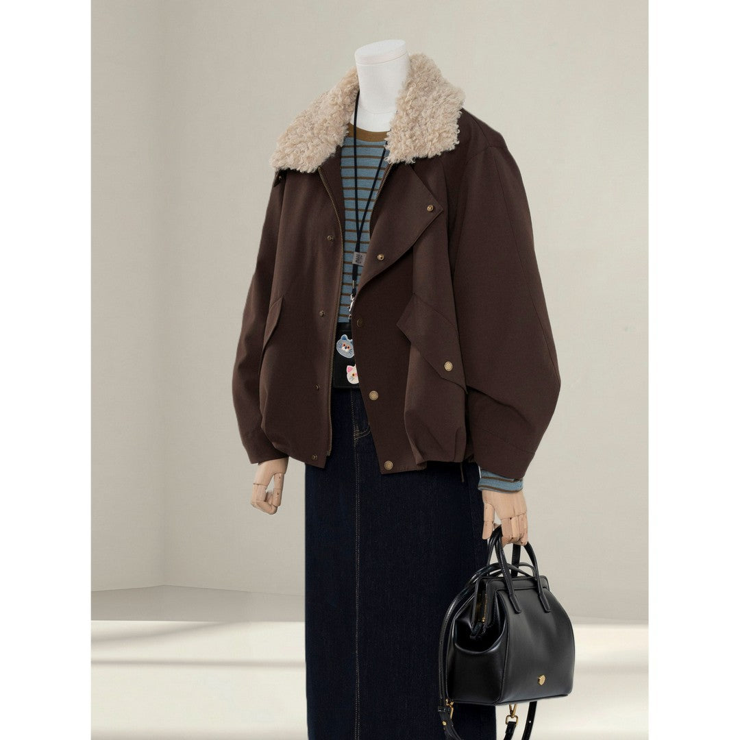 Damen Kurze Oversize-Bomberjacke mit Teddykragen und Druckknopfdetails Echoarchiv