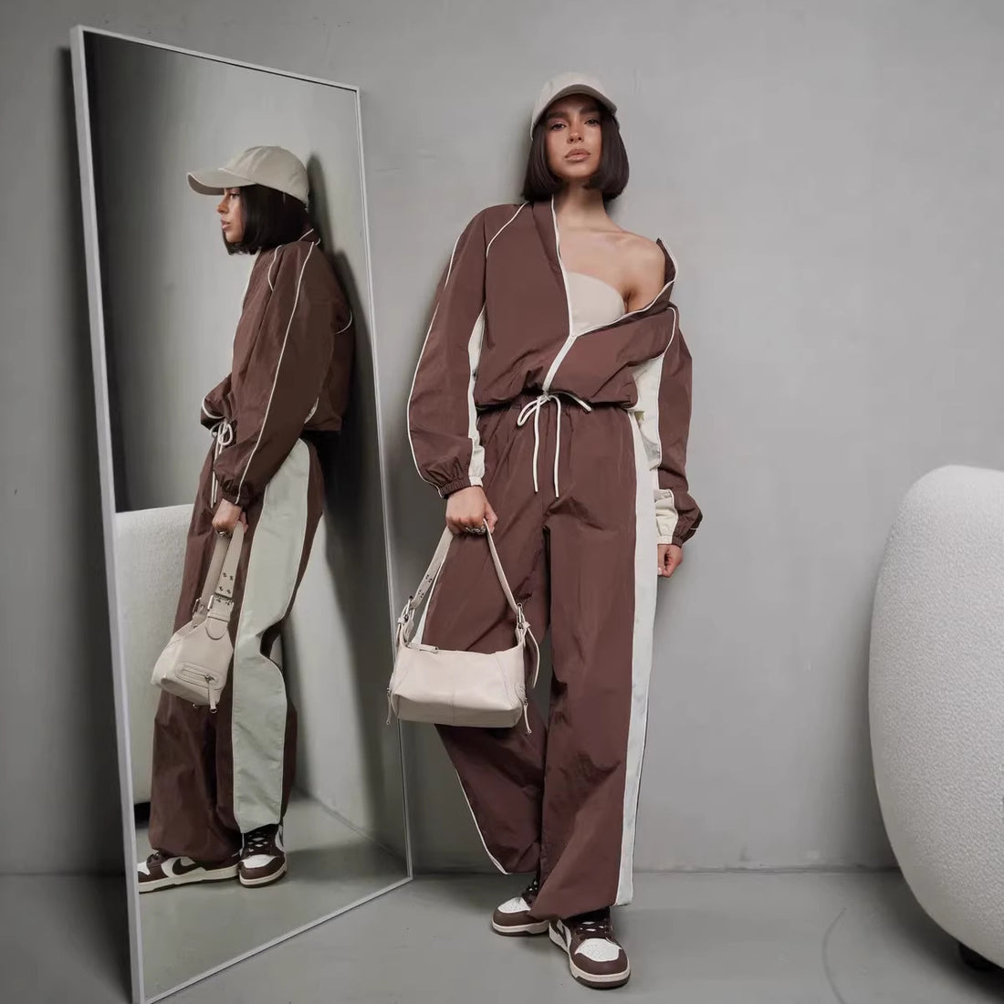 Damen sportlich-elegantes Trackset mit Stehkragen, Reißverschlussjacke und weitem Seitenstreifen-Hose – Avérine