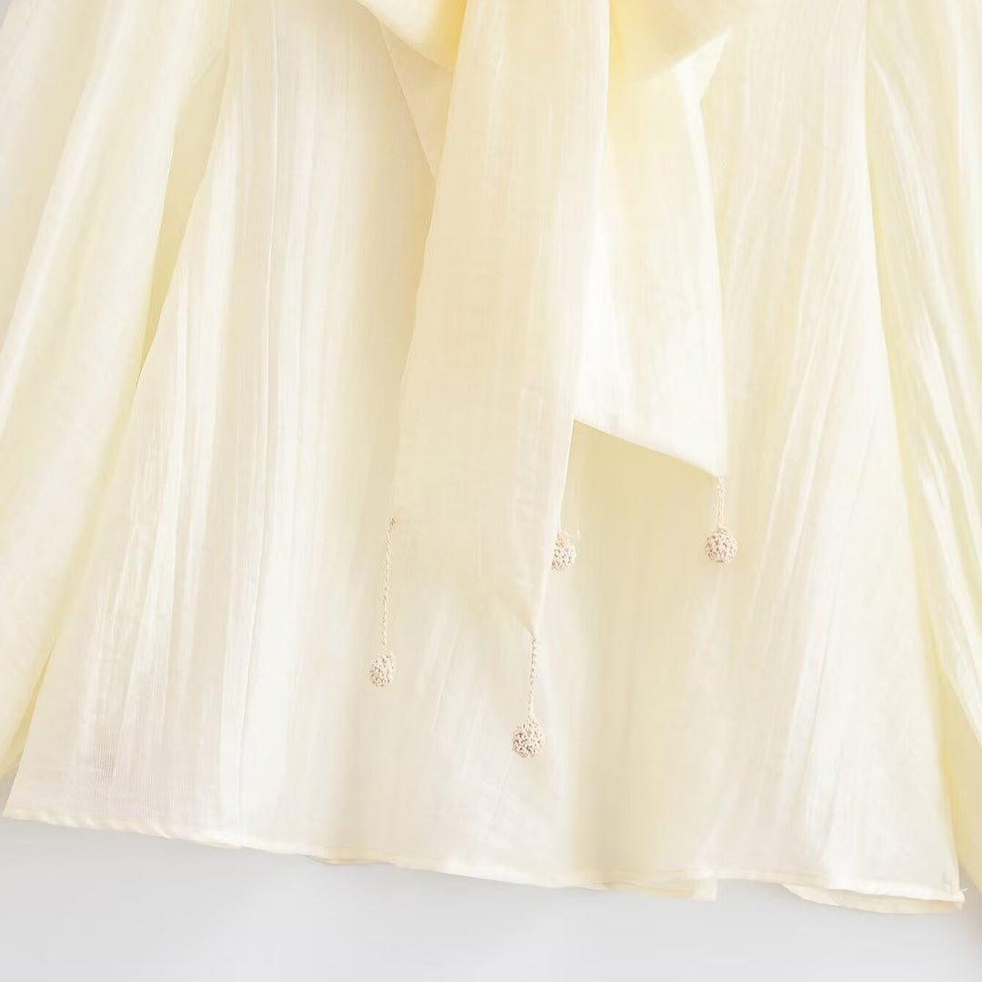 Damen Elegante Chiffonbluse mit Schleifenkragen, Plissee-Detail und Ballonärmeln Echoarchiv