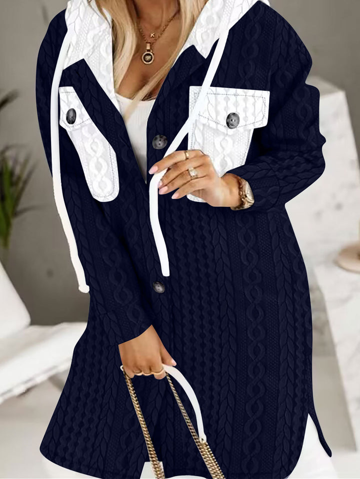 Damen Longline-Strickmantel mit Kapuze, Zierknöpfen und Kontrasttaschen – Montévia
