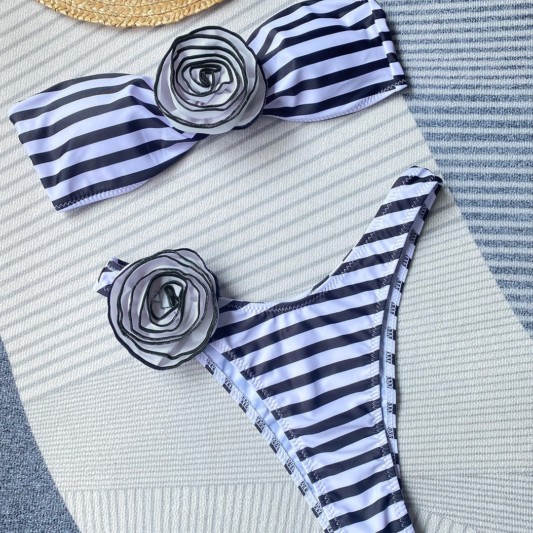 Damen Bandeau-Bikini mit zauberhaftem Blumendekor Echo Archiv