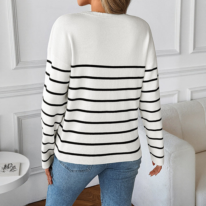Damen Gestreifter V‑Ausschnitt-Pullover mit wellenförmiger Kragenkante und legerer Passform – Mavelle