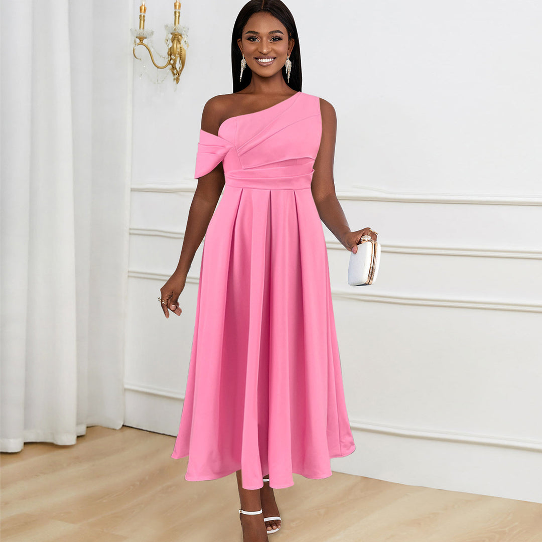 Damen Abendkleid mit asymmetrischem Schnitt und elegantem Oberteil Echo Archiv