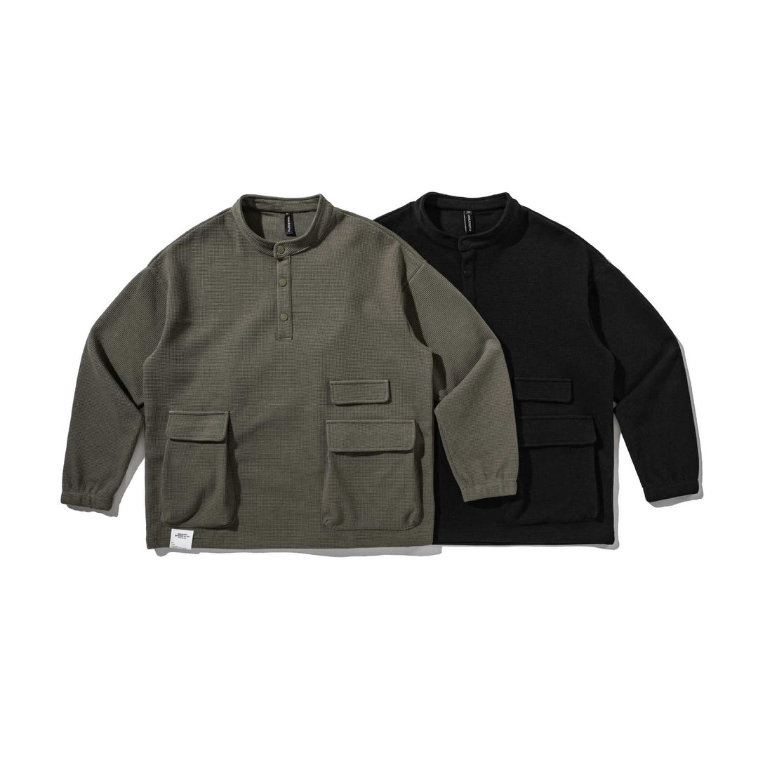 Herren Waffelstrick-Henley-Pullover mit Stehkragen, Druckknopfleiste und großen Utility-Taschen Echoarchiv