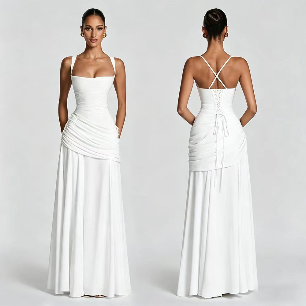 Damen Elegantes, schulterfreies Abendkleid mit raffinierten Drapierungen und fließendem Schnitt Echoarchiv