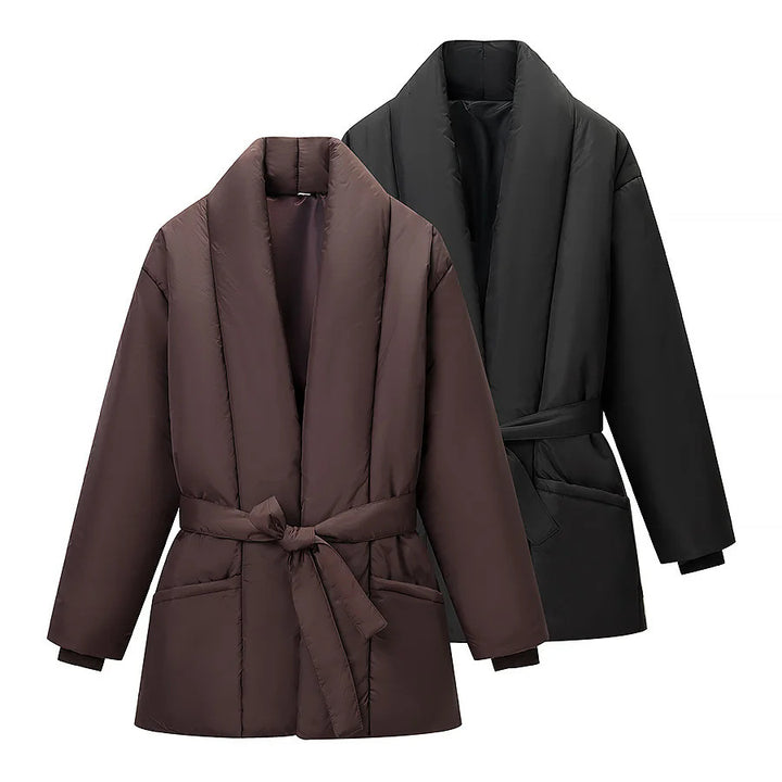 Damen wattierte Jacke mit Schalkragen, Bindegürtel und aufgesetzten Taschen – Célinea