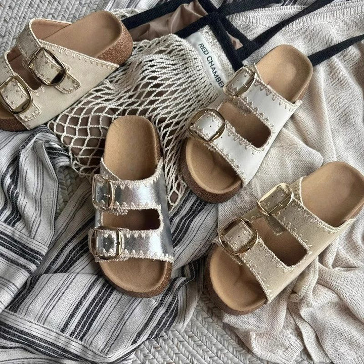 Damen Comfort-Sandalen mit zweifachen verstellbaren Riemen, gepolstertem anatomischem Fußbett und goldener Metallschnalle Echo Archiv
