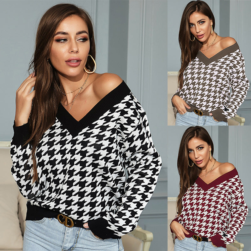Damen Grobgestrickter Hahnentritt-Pullover mit weitem V‑Ausschnitt und off-shoulder Optik Echoarchiv