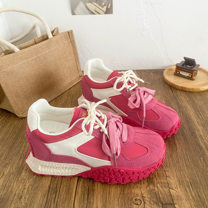 Damen Fashion-Sneaker mit grober Traktionssohle und Materialmix aus Velours und Glattleder – Névara