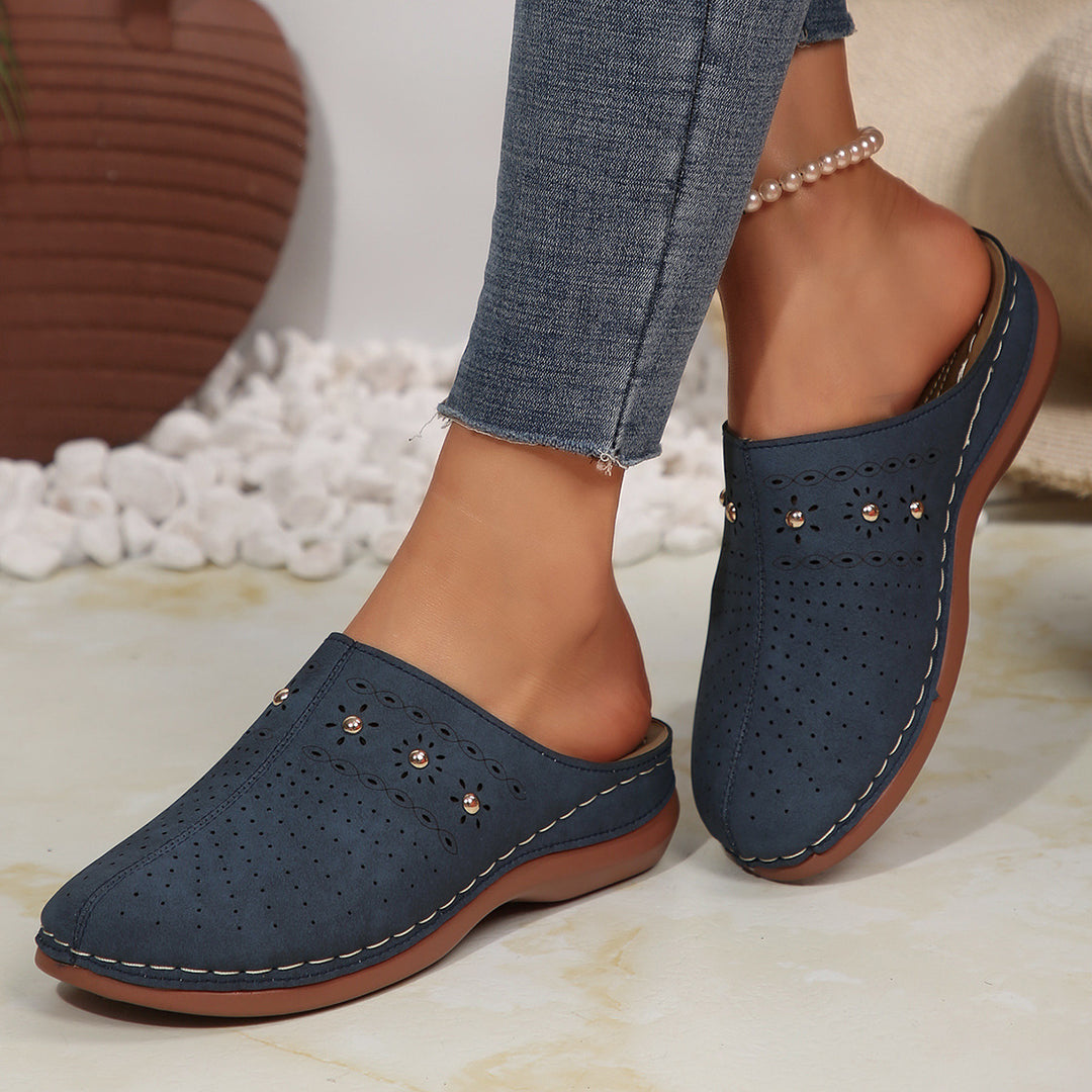 Damen  gepolsterte Mule-Pantoletten mit feiner Laserperforation, dekorativen Nieten und ergonomischer Memory-Innensohle Echo Archiv