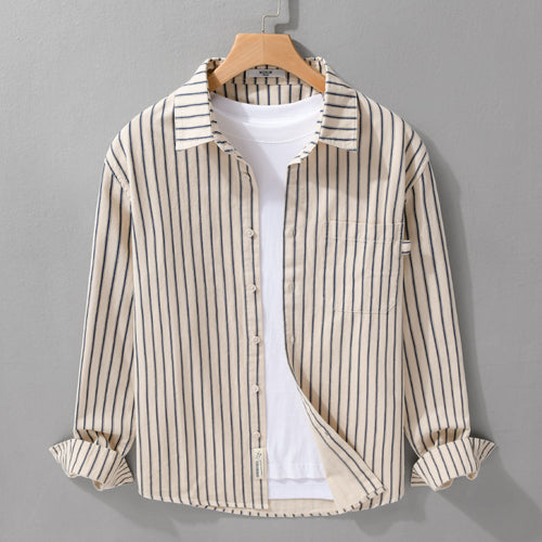 Herren Leichtes Baumwoll-Relaxed-Hemd mit vertikaler Double‑Stripe, Kentkragen und aufgesetzter Brusttasche Echoarchiv
