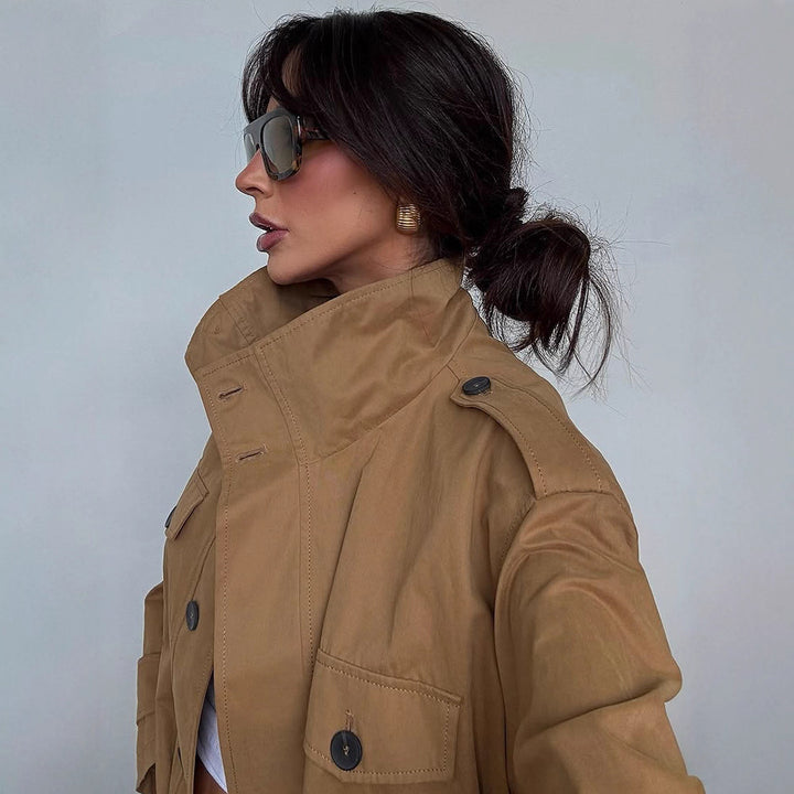 Damen Leichter Baumwoll-Fieldcoat mit Stehkragen, Schulterriegeln & aufgesetzten Pattentaschen Echoarchiv