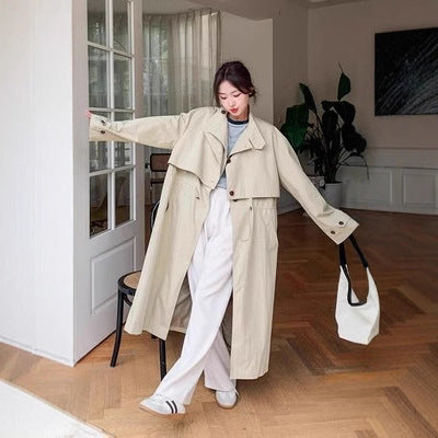 Damen Oversize-Trenchcoat mit Cape‑Rücken, Tunnelzugtaillierung und weiten Ärmeln – Montévia