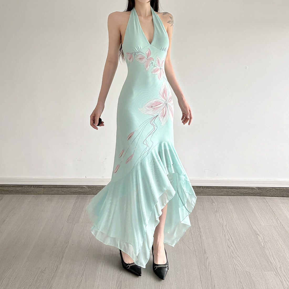 Damen Elegantes Maxikleid mit floralem Design und asymmetrischem Saum – Valéora