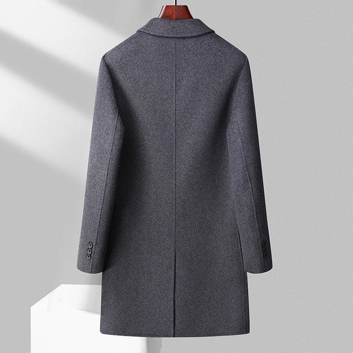 Herren eleganter Wollmantel mit tiefem Kragen und praktischen Taschen Echoarchiv