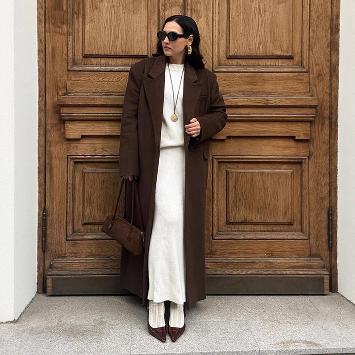 Damen Langmantel mit geradem Schnitt, kaschierendem Oversize-Revers und Eingrifftaschen Echoarchiv
