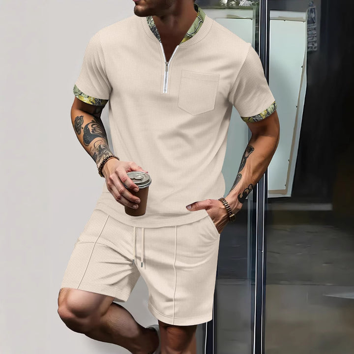 Herren Freizeit Outfit mit Zip-Kragen und Kurzhosenset Echoarchiv