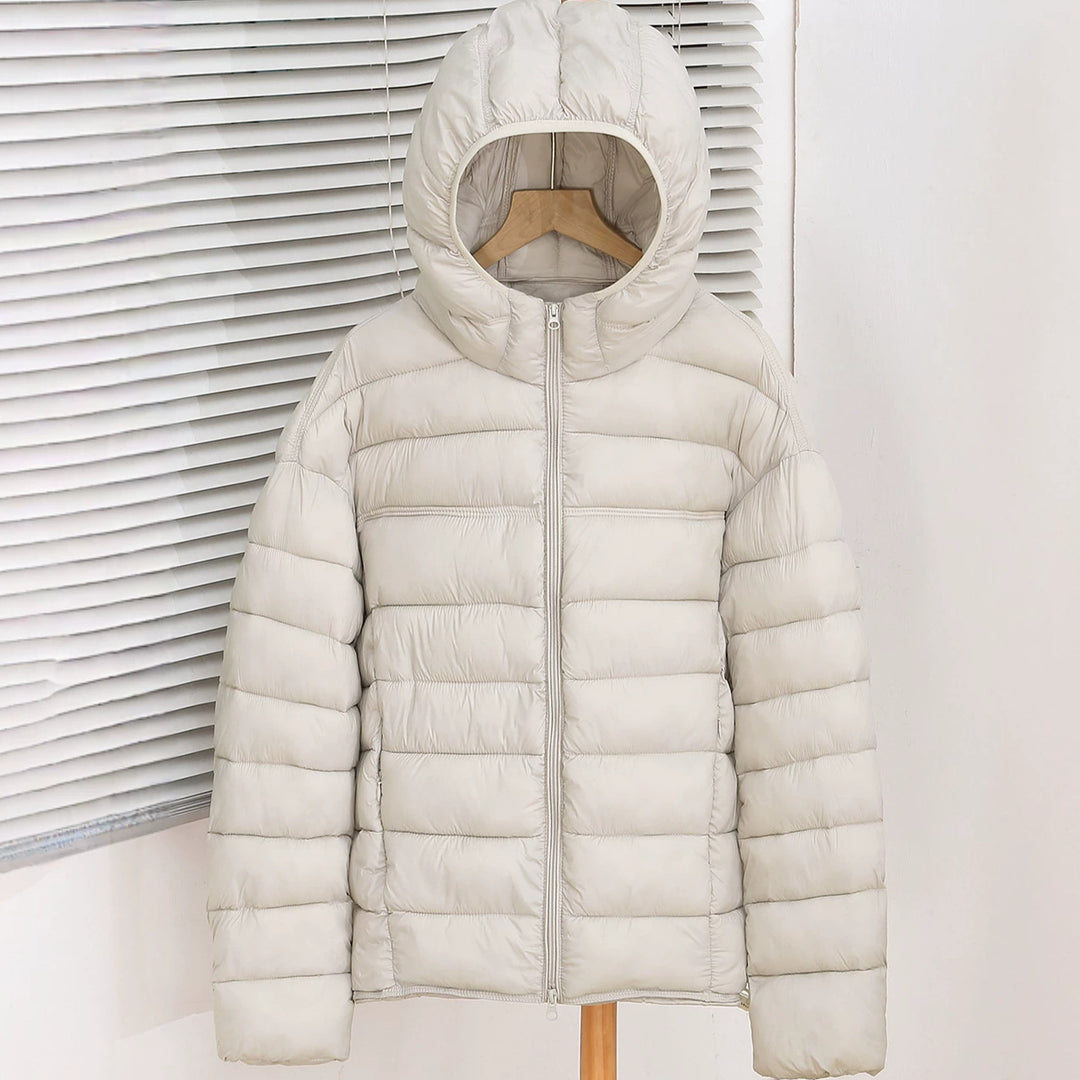 Damen Leichte Kapuzen‑Pufferjacke mit schmaler Quersteppung und ergonomischer Kapuze Echo Archiv