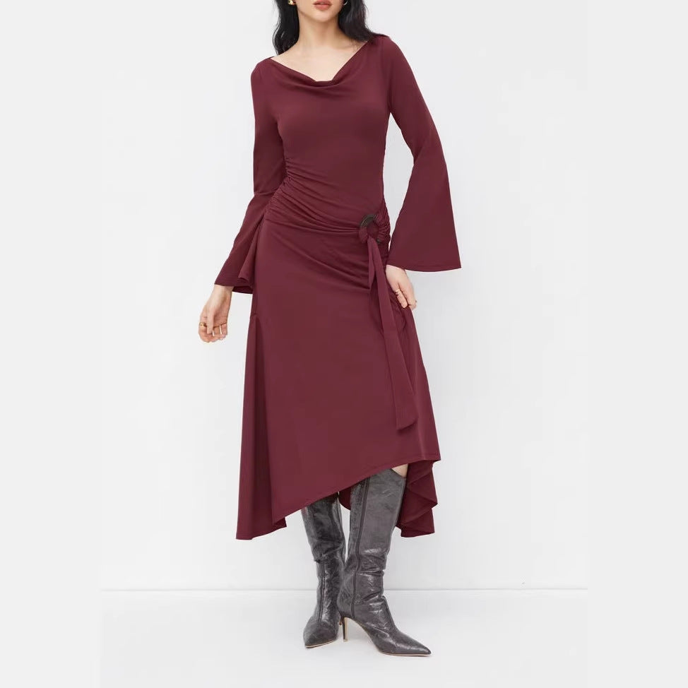 Damen Asymmetrisches Midikleid mit Wasserfallkragen, Glockenärmeln und seitlichem Ringdetail – Élara