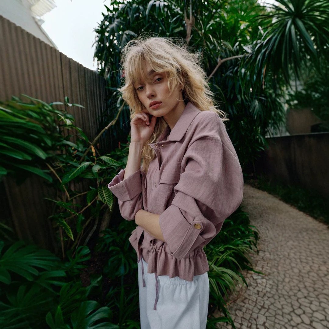 Damen Cropped-Utility-Jacke mit Tunnelzug, Pattentaschen und Umschlagärmeln Echoarchiv