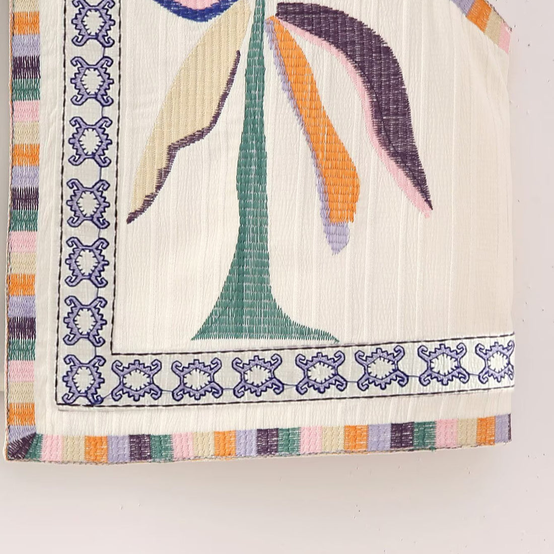Damen bestickte ärmellose Boho‑Weste mit folkloristischen Motiven und offener Front Echoarchiv