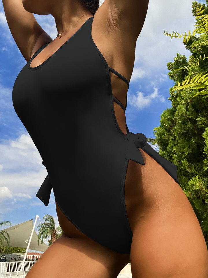 Damen Hochgeschnittener Badeanzug mit eleganten Schnürdetails Echo Archiv