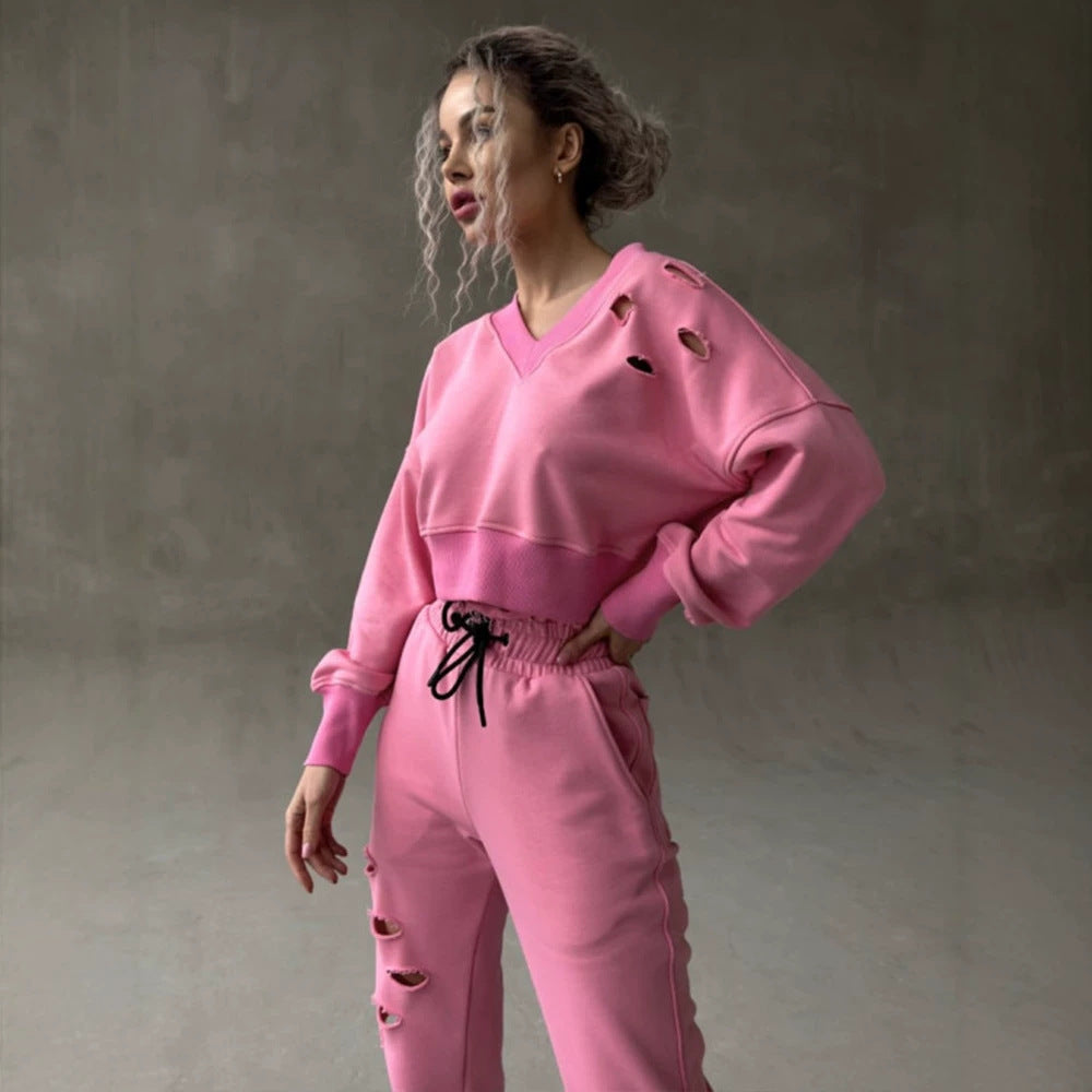 Damen kurzgeschnittenes Sweat-Set mit V-Ausschnitt, Rüschenbund Highwaist Jogginghose und Distressed-Details – Avérine