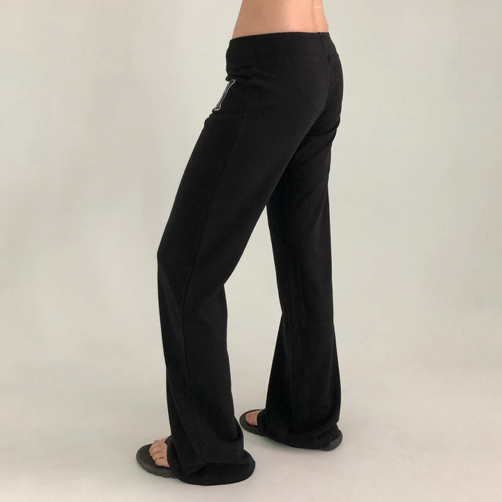 Damen Weiche High‑Waist Lounge‑Hose mit weitem Bein, Tunnelzug und dezentem Markenstick – Avélisse