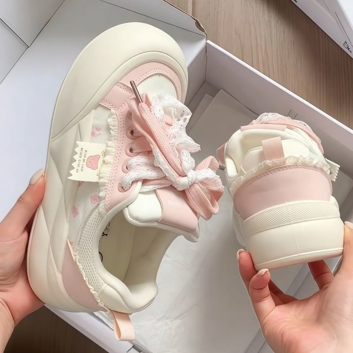 Damen Sneakers mit dekorativen Rüschen und verspielten Schleifen Echo Archiv