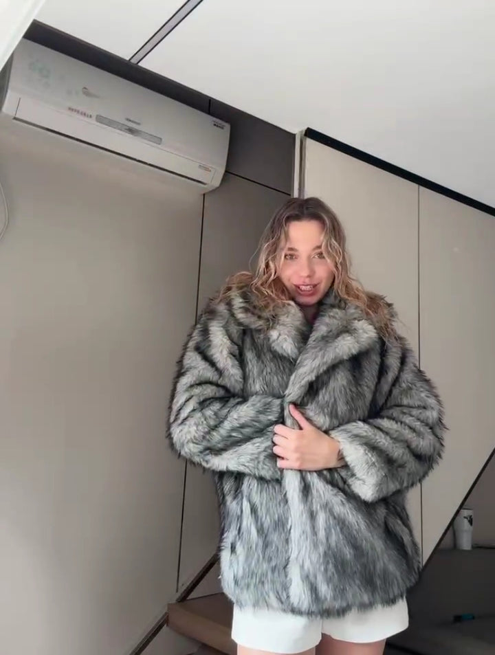 Damen Kurzer luxuriöser Kunstpelzmantel mit voluminösem Schalkragen und Boxy‑Silhouette Echo Archiv