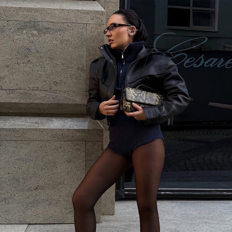 Damen Kurze vegane Lederjacke mit markanter Schulterstruktur und Cropped-Schnitt Echoarchiv