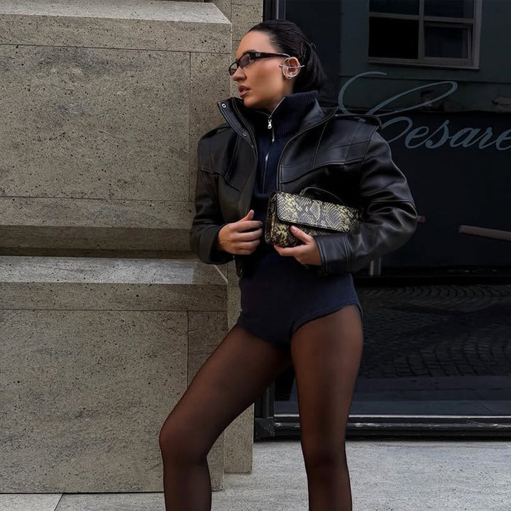 Damen Kurze vegane Lederjacke mit markanter Schulterstruktur und Cropped-Schnitt Echoarchiv