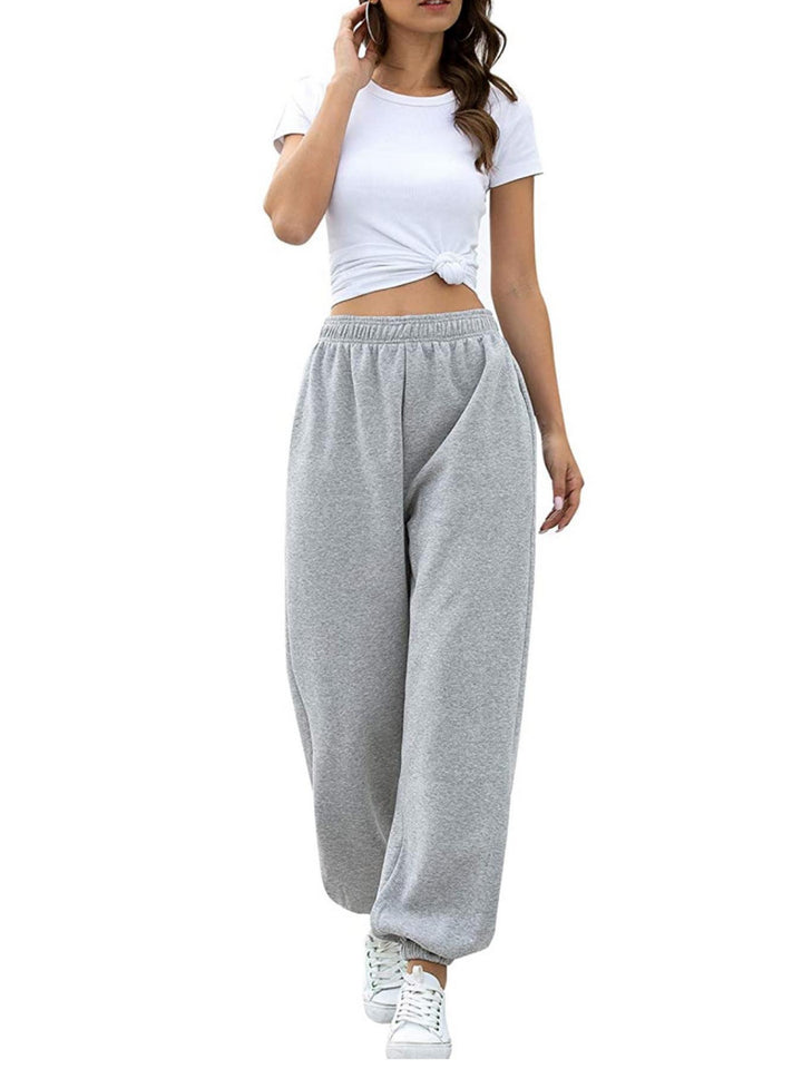 Damen weite High‑Waist Sweatpant mit elastischem Komfortbund, seitlichen Eingrifftaschen und gerafften Knöchelbündchen – Avérine