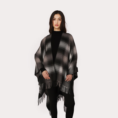 Damen Oversize Wollmix‑Ponchocape mit Ombre‑Karomuster und Fransensaum – Avérine