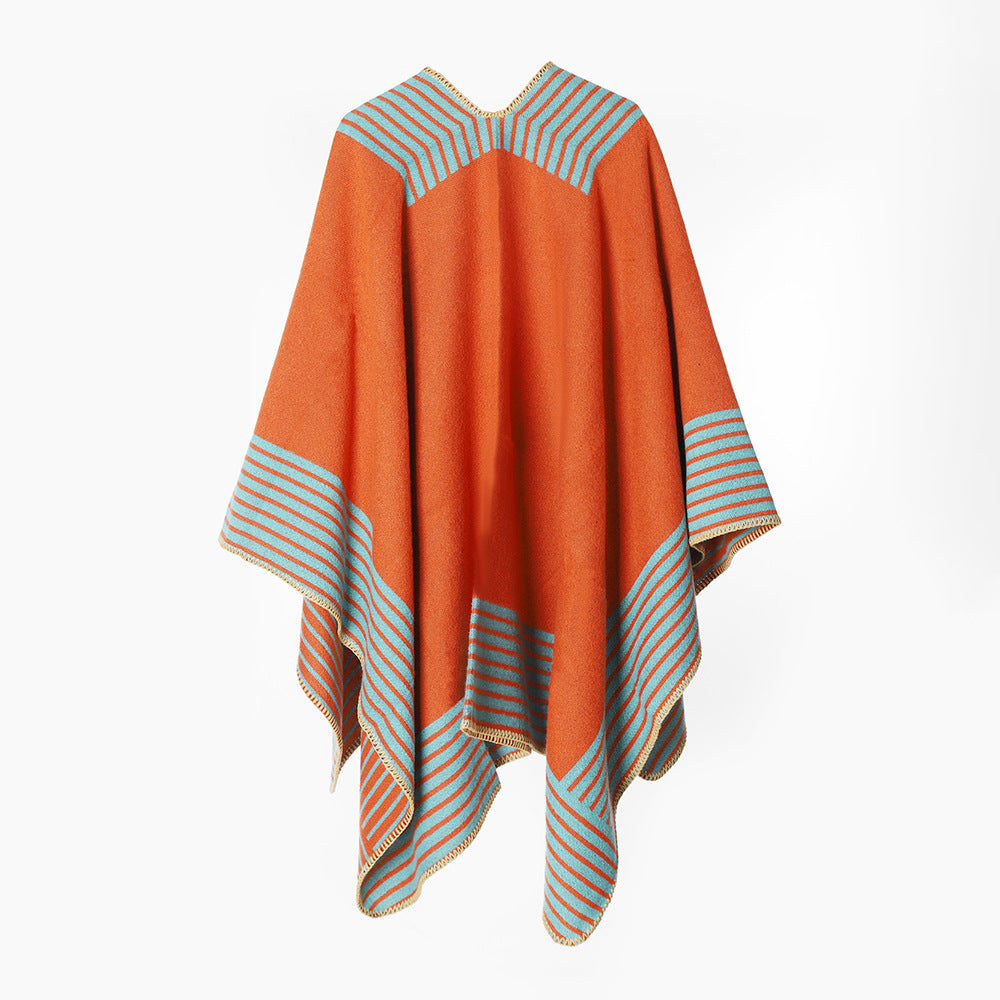 Damen Strickponcho aus Wollmix mit gestreiftem Jacquard und asymmetrischem Zipfelsaum – Avérine