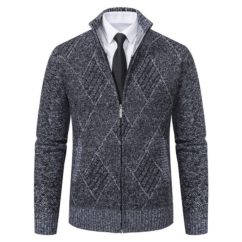 Herren modische Strickjacke mit hohem Kragen und stilvollem Zopfmuster Echoarchiv