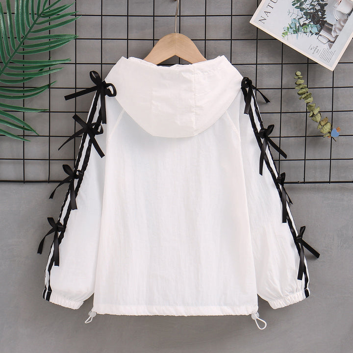 Damen nan transparente bestickte Kapuzenbluse mit Volantärmeln Echo Archiv