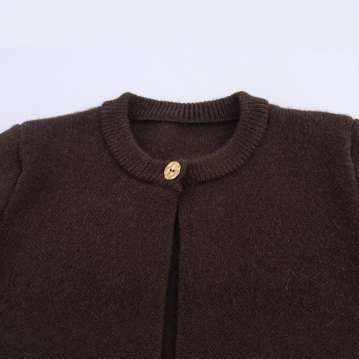 Damen Fransenponcho mit Rundhalsausschnitt und dekorativem Knopfverschluss – Célinea