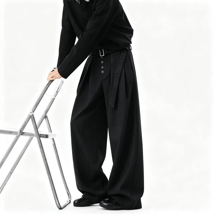 Herren Weite Nadelstreifen-Hose im Baggy‑Cut mit hoher Taille, Falten und Zierknopfleiste Echoarchiv