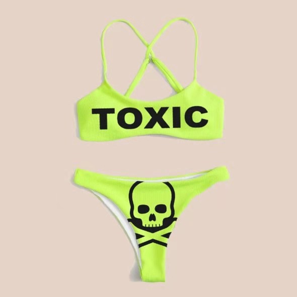 Damen Sport-Bikini mit auffälligem Schriftzug und Skull-Design Echo Archiv