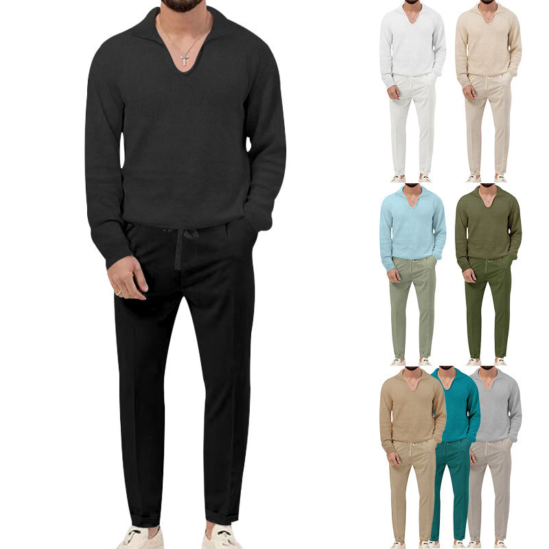 Herren gemütlicher Pullover mit V-Ausschnitt und eleganter Hosenkombination Echoarchiv
