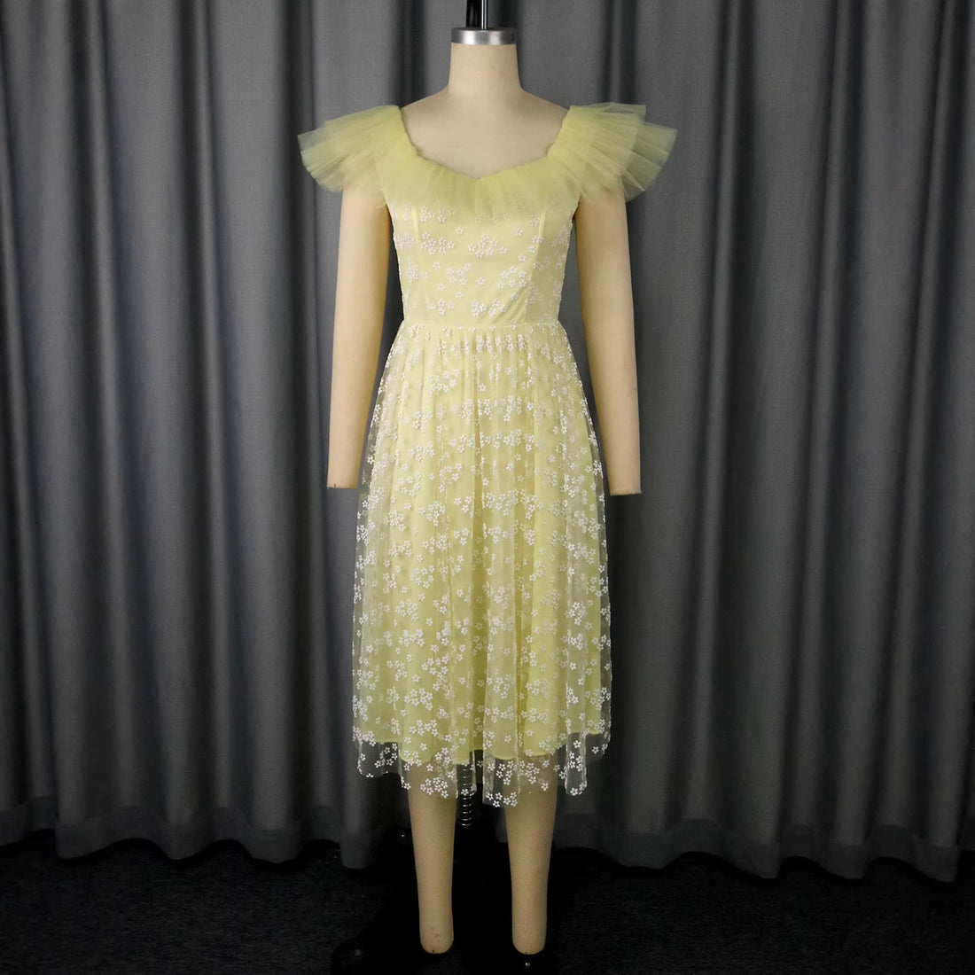 Damen festliches Blütenkleid mit voluminösen Tüllärmeln – Élara
