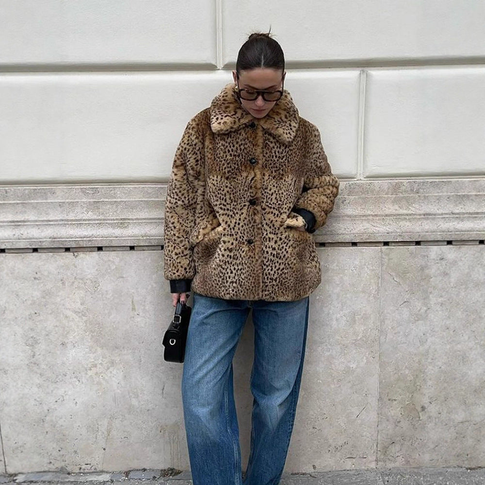 Damen Boxy-Kurzmantel aus Fauxfur mit Allover-Leopardenmuster und umlegbarem Schalkragen Echoarchiv