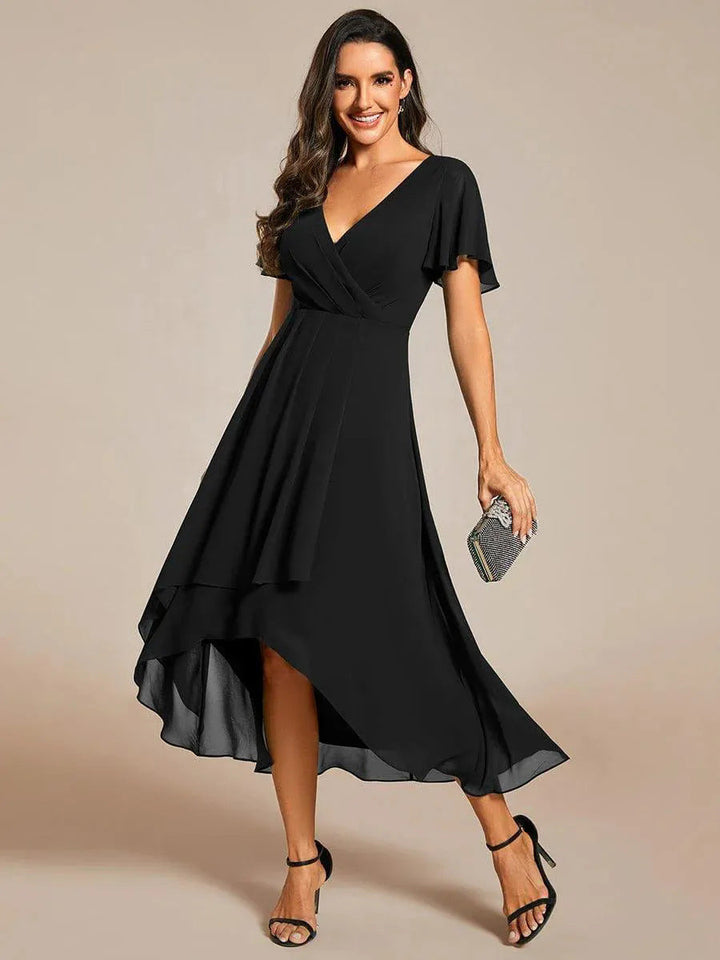 Damen elegantes Midikleid mit fließendem Stoff und asymmetrischen Ärmeln Echoarchiv