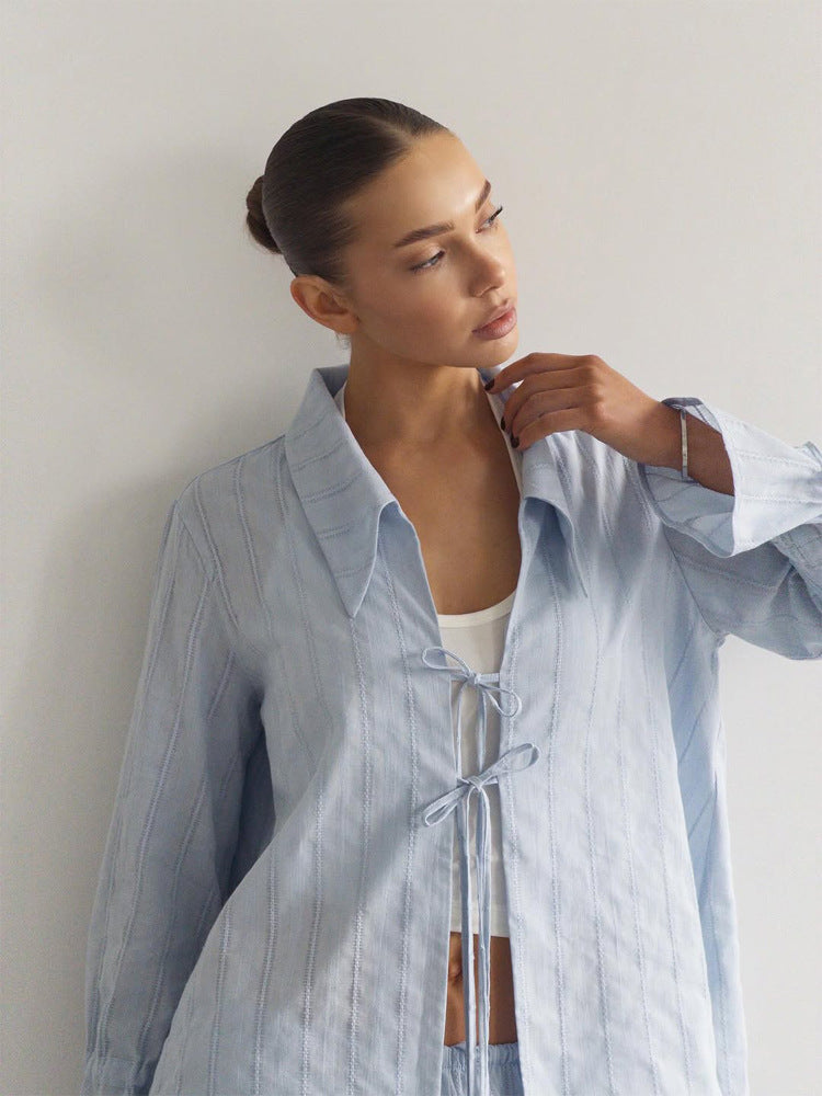 Damen Locker fallende Leinenoptik-Bluse mit dekorativen Bindebändern und transparenter Streifenstruktur Echoarchiv