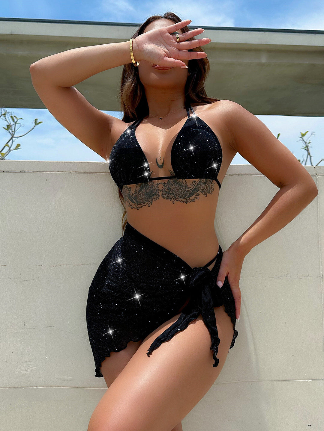Damen Glamouröser Bade-Bikini mit glitzerndem Oberteil und verspieltem Wickelrock Echo Archiv
