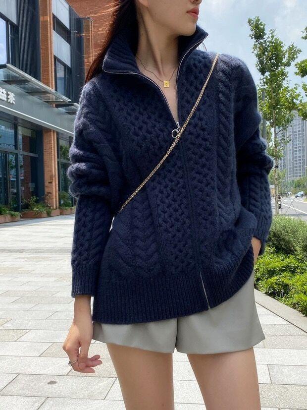 Damen Zopfmuster‑Strickjacke mit Reißverschluss und hohem Rippkragen Echoarchiv
