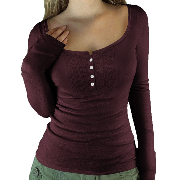 Damen tailliertes Langarmshirt mit quadratischem Ausschnitt, Knopfleiste und feiner Spitzenblende – Maréline